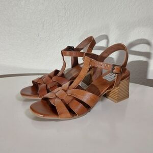 Carl Scarpa Brown Leather T-Strap Ankle Strap Heeled Sandals WM Size 39 NWOT